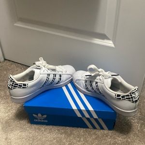 Superstar Adidas Size 8 1/2 with box White w / Black and White Animal Stripes